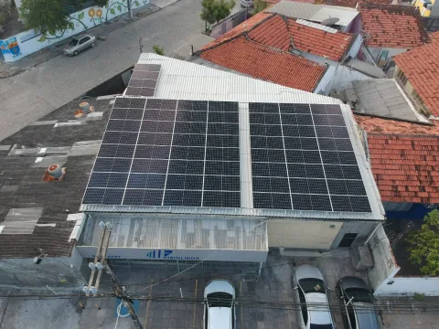 Instalação fotovoltaica da Fisiolinda em Olinda–PE