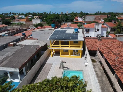Sistema residencial de energia solar em Paulista–PE.