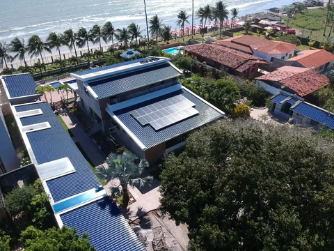 Sistema residencial de energia solar em Paulista–PE.